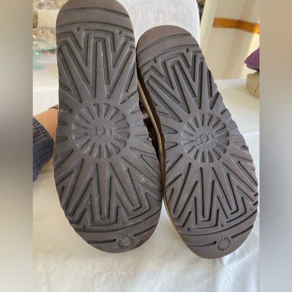 Ugg classic short sparkles champagne boot. Size 6 - Picture 4 of 7